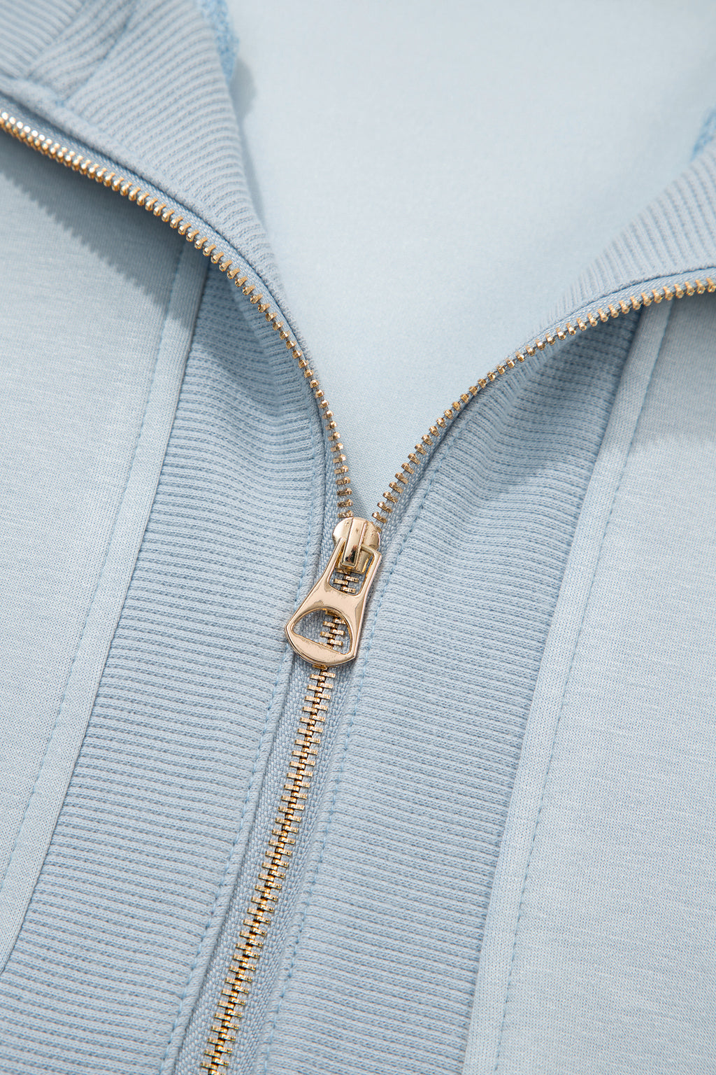 Conjunto Azul Celeste de Polo con Cremallera y Pantalón | Detallia