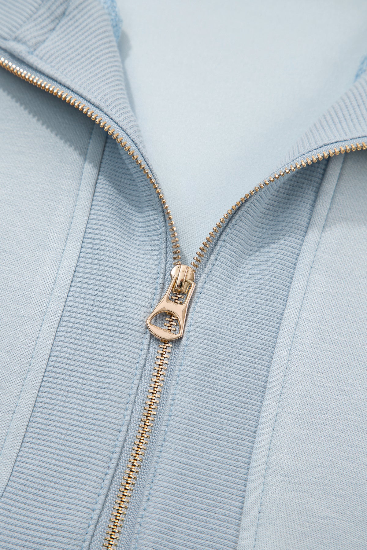 Conjunto Azul Celeste de Polo con Cremallera y Pantalón | Detallia