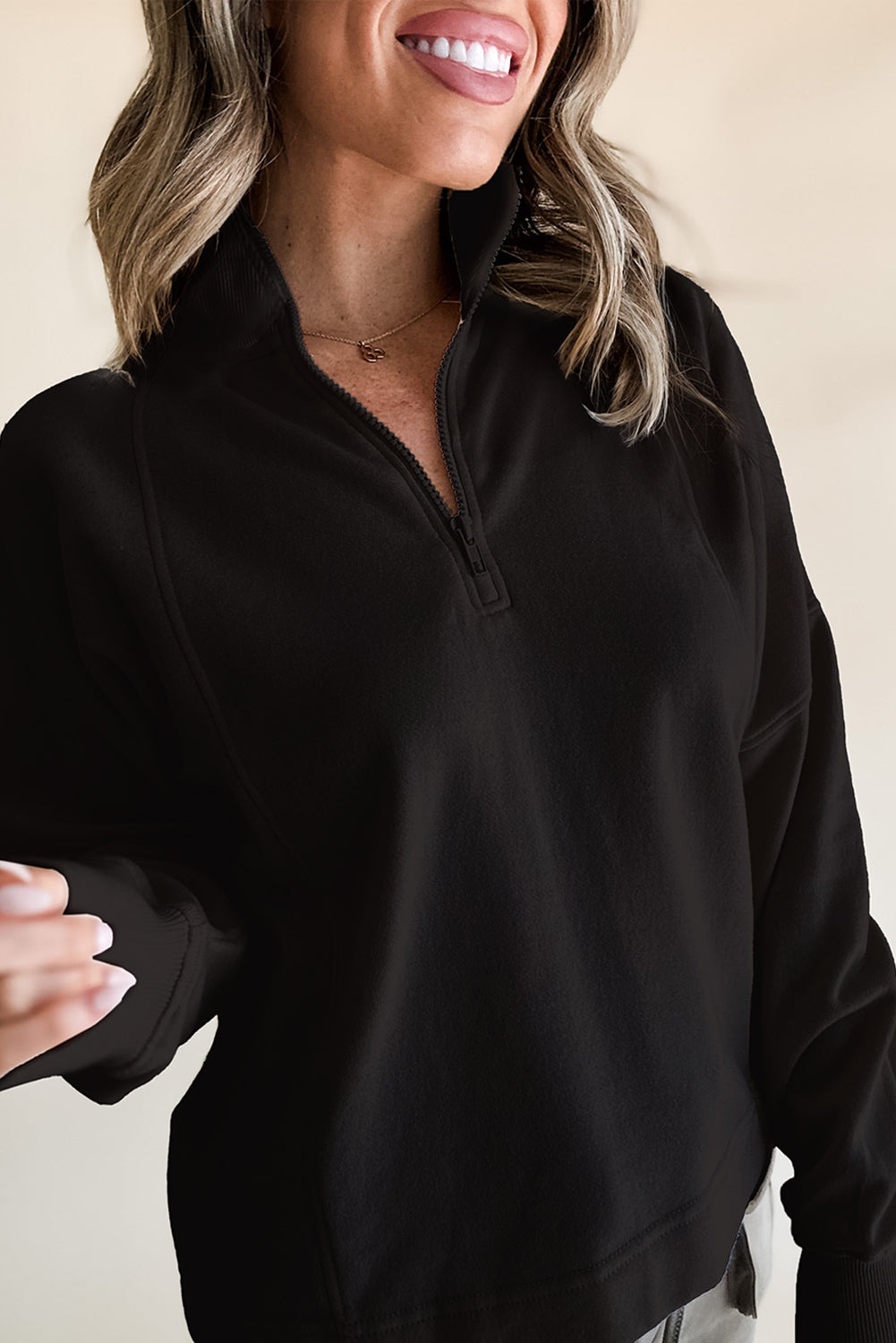 Sudadera Fucsia de Cuello Cremallera y Hombro Caído | Detallia