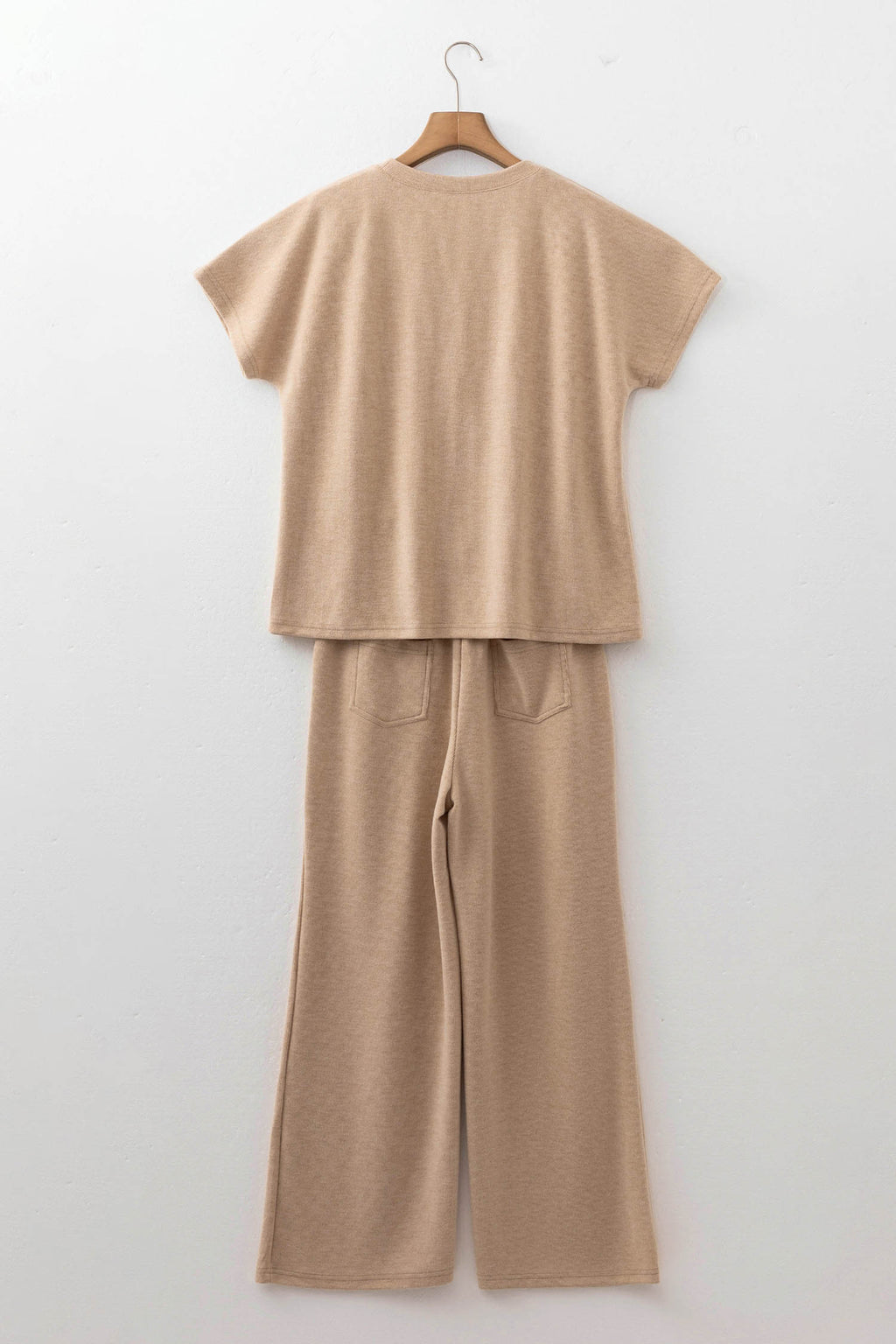 Conjunto Beige Francés de Top Canalé Manga Corta y Pantalón | Detallia
