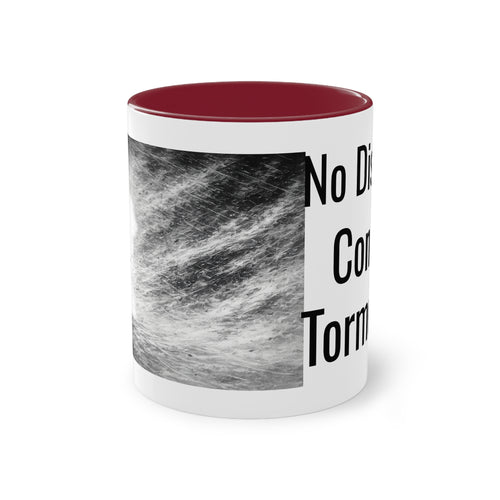 Taza "No Discuto Con La Tormenta" - detalle del asa y acabado de cerámica