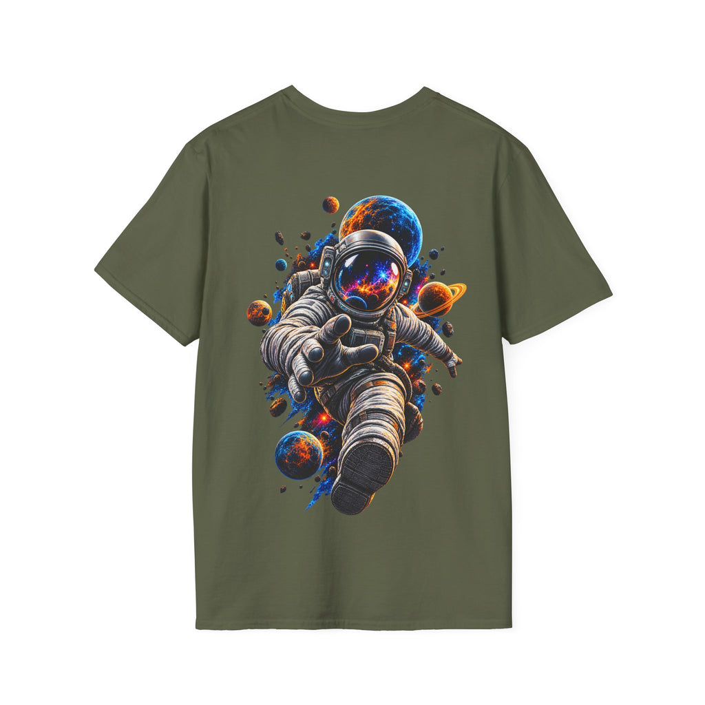 Camiseta Astronauta Cósmico - puesta por un modelo