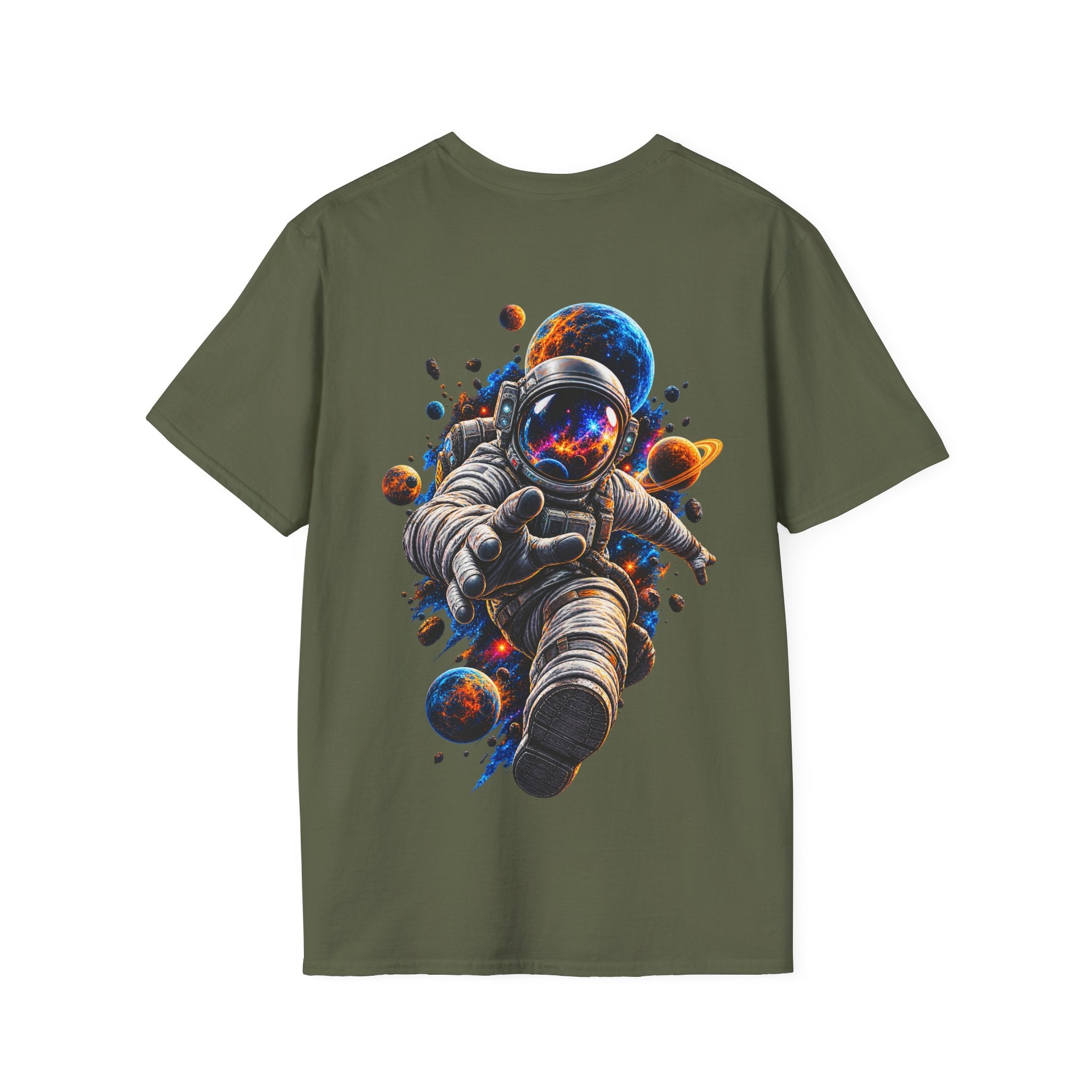 Camiseta Astronauta Cósmico - puesta por un modelo