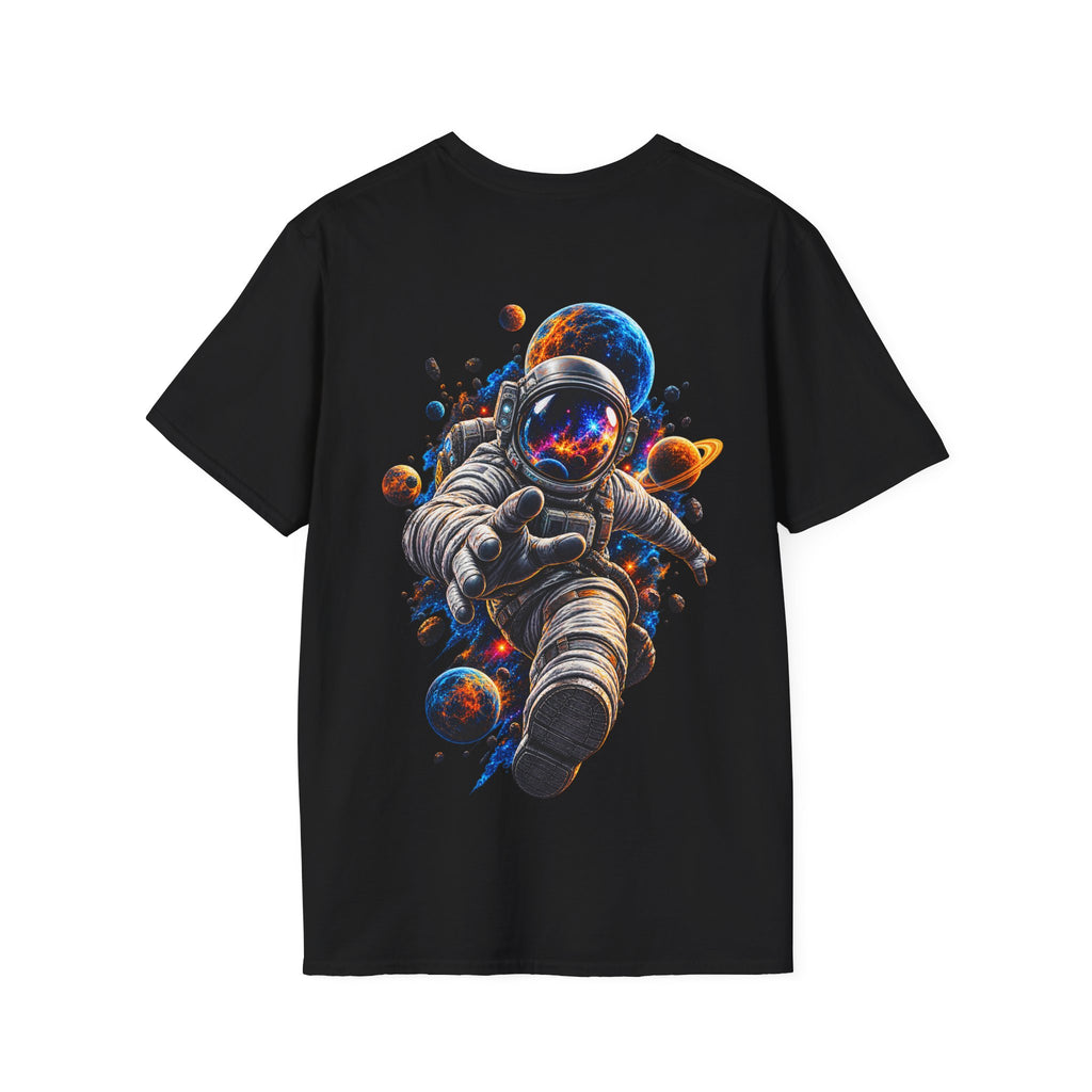 Camiseta Astronauta Cósmico - puesta por un modelo