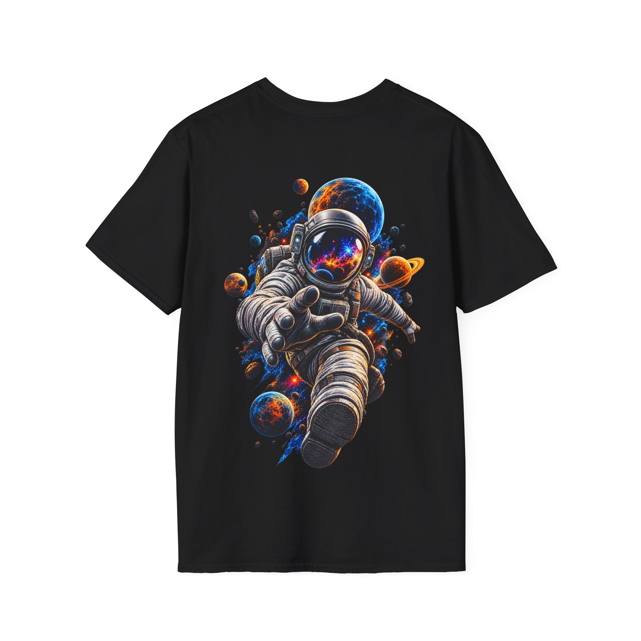 Camiseta Astronauta Cósmico - puesta por un modelo