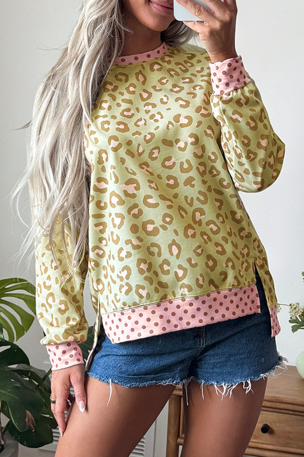 Top Caqui de Manga Larga con Estampado Leopardo y Lunares | Detallia