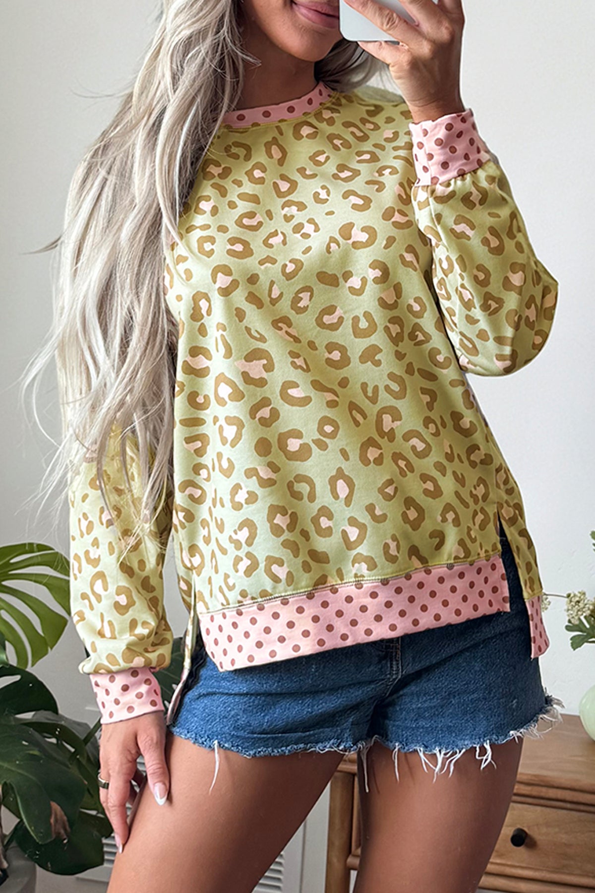 Top Caqui de Manga Larga con Estampado Leopardo y Lunares | Detallia