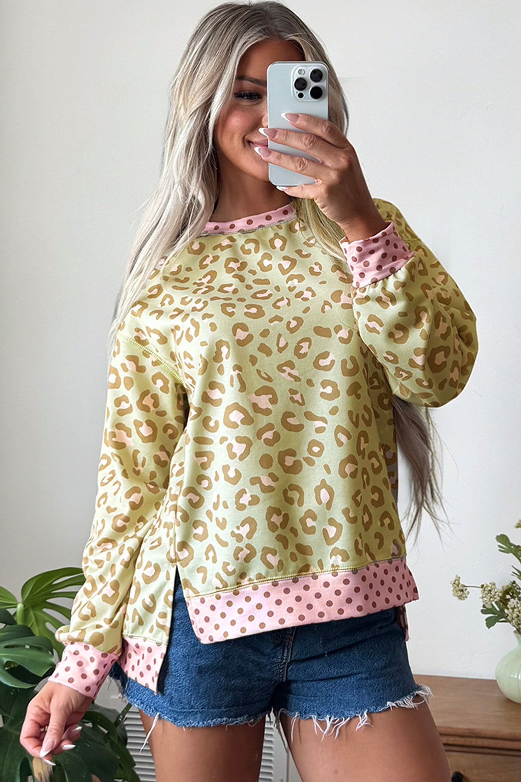 Top Caqui de Manga Larga con Estampado Leopardo y Lunares | Detallia
