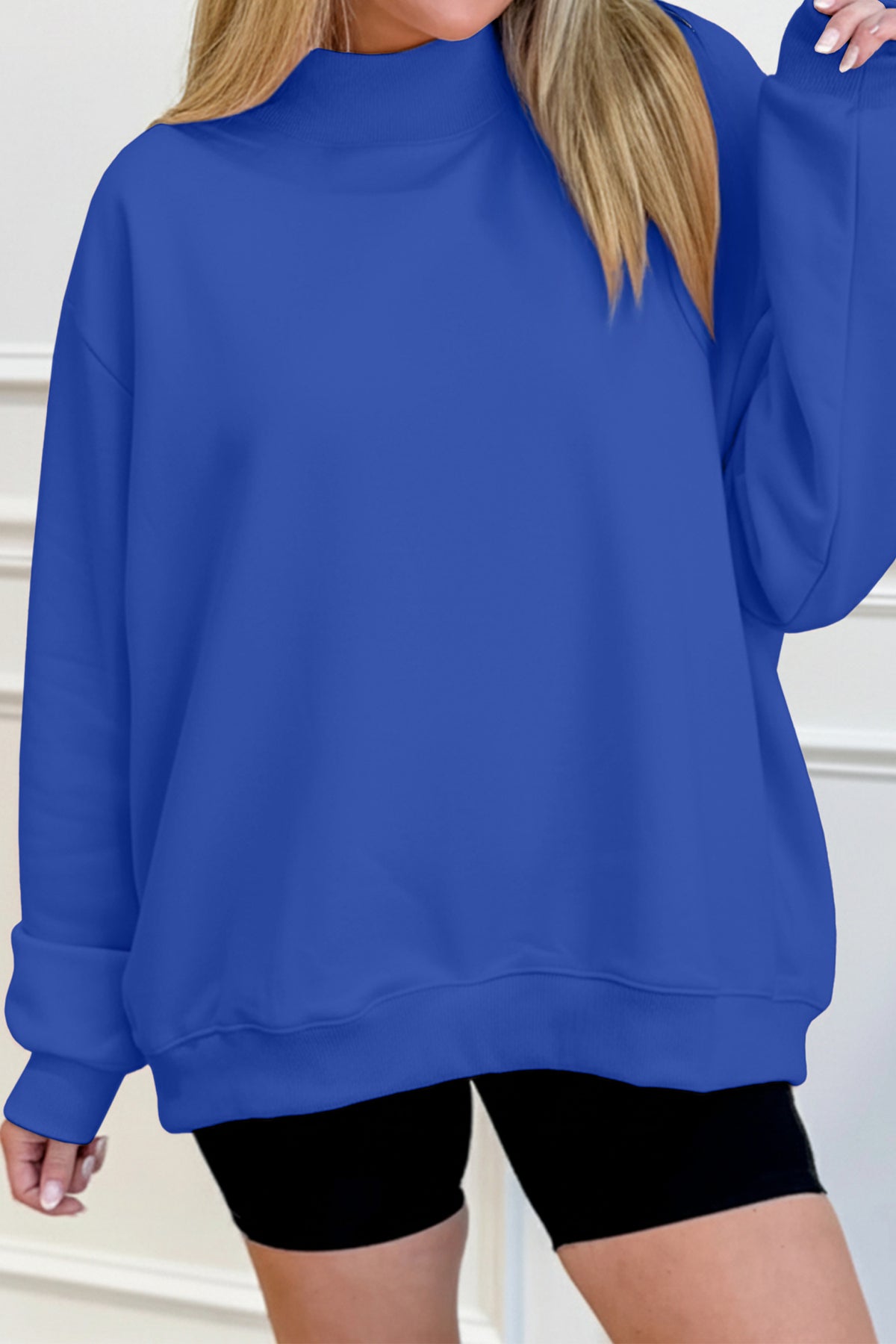 Sudadera Negra Oversize de Cuello Alto | Detallia