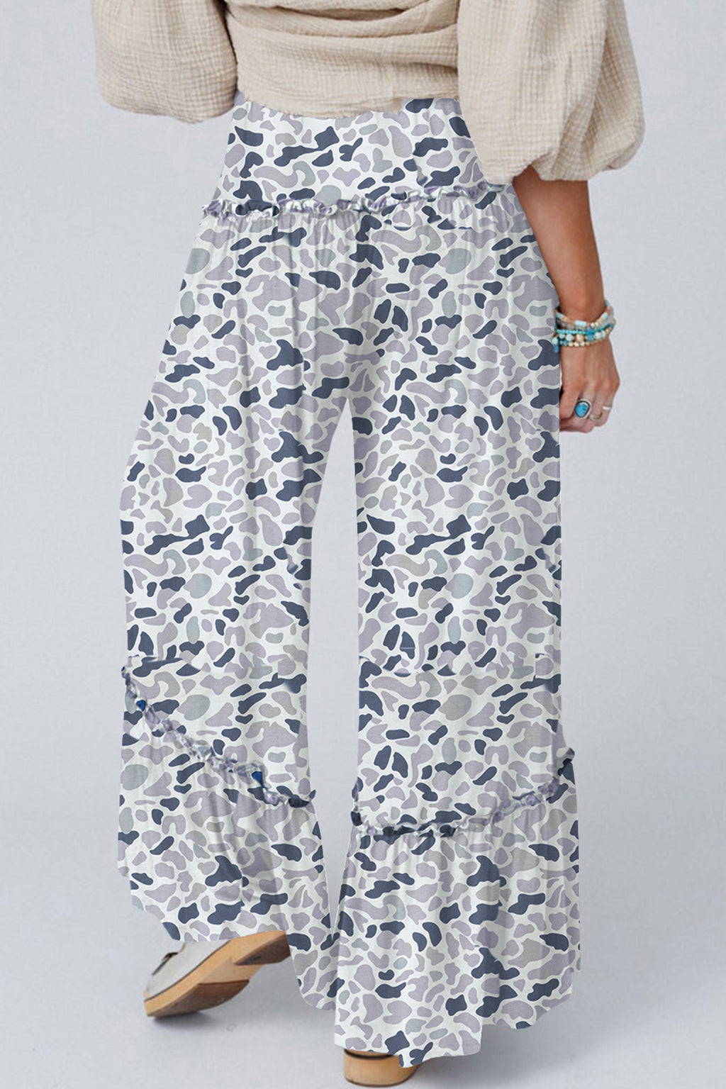 Pantalón Camuflaje Multicolor de Pernera Ancha | Detallia
