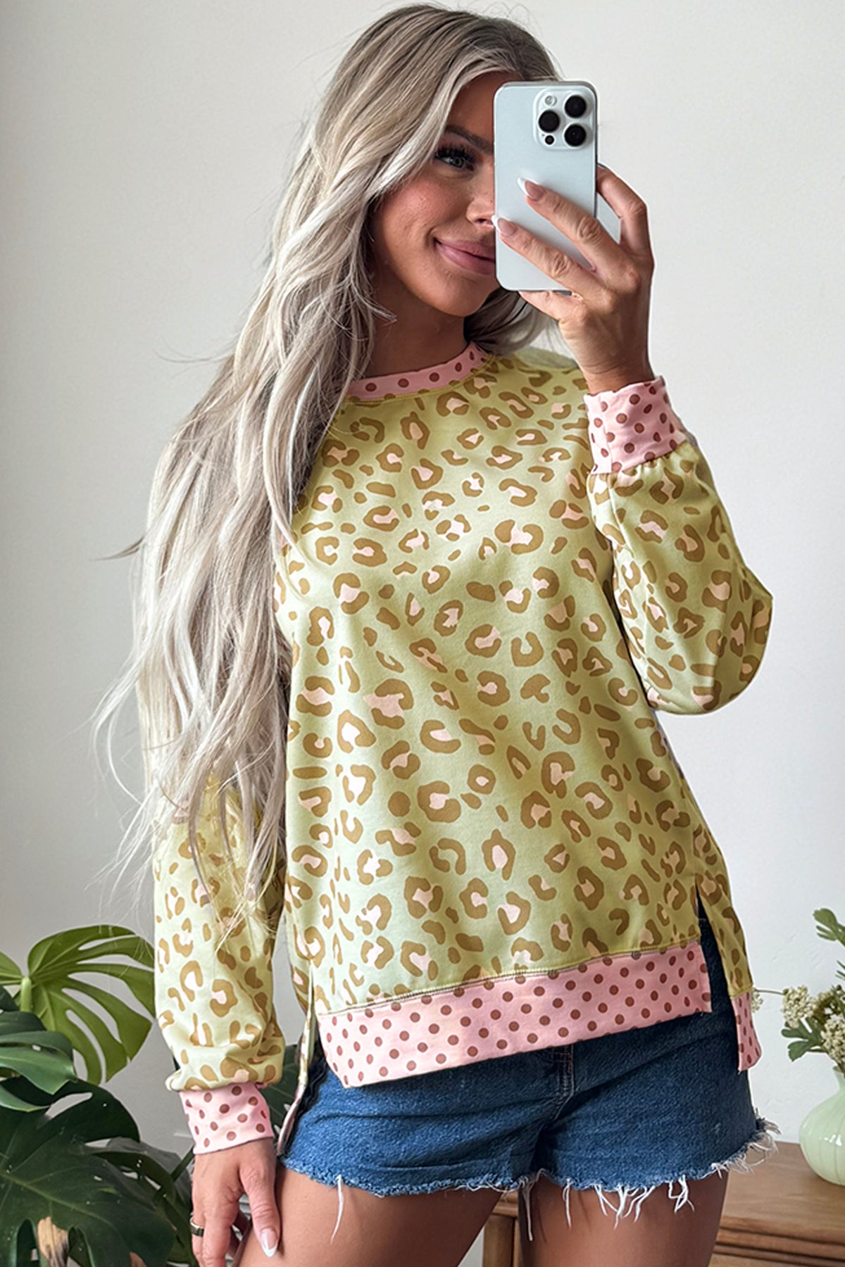 Top Caqui de Manga Larga con Estampado Leopardo y Lunares | Detallia