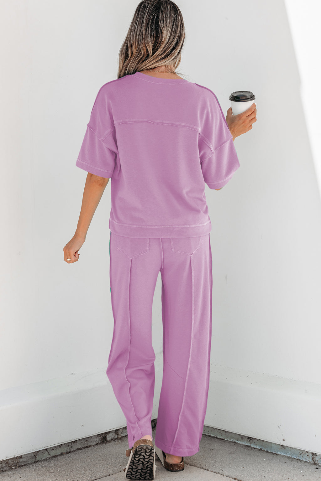 Conjunto Rojo Rosado de Camiseta Boxy y Pantalón Barrel | Detallia