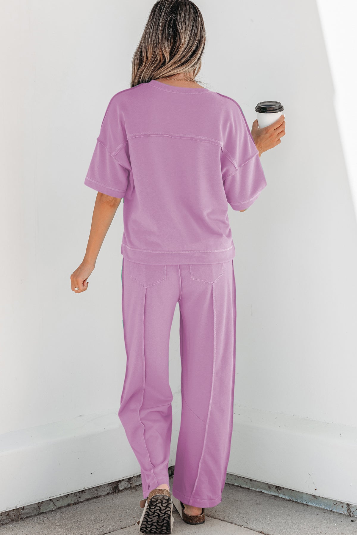 Conjunto Rojo Rosado de Camiseta Boxy y Pantalón Barrel | Detallia