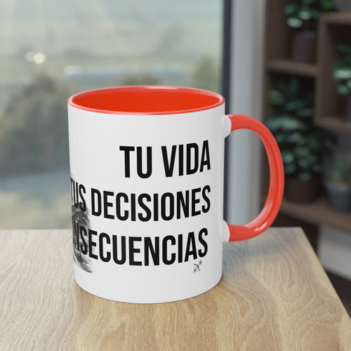 Taza "Tu Vida, Tus Decisiones, Tus Consecuencias" - vista frontal con el diseño