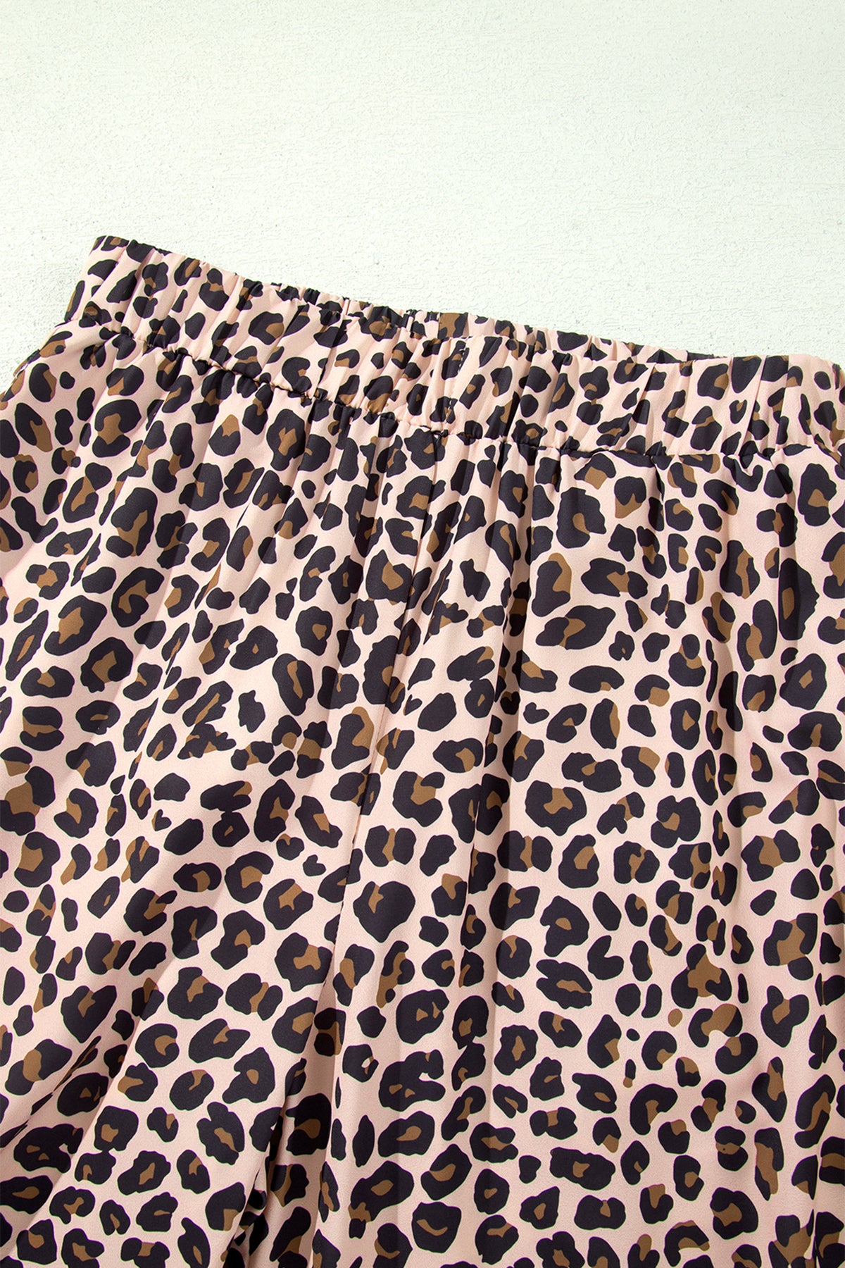 Pantalón Beige Leopardo con Raya Lateral | Detallia
