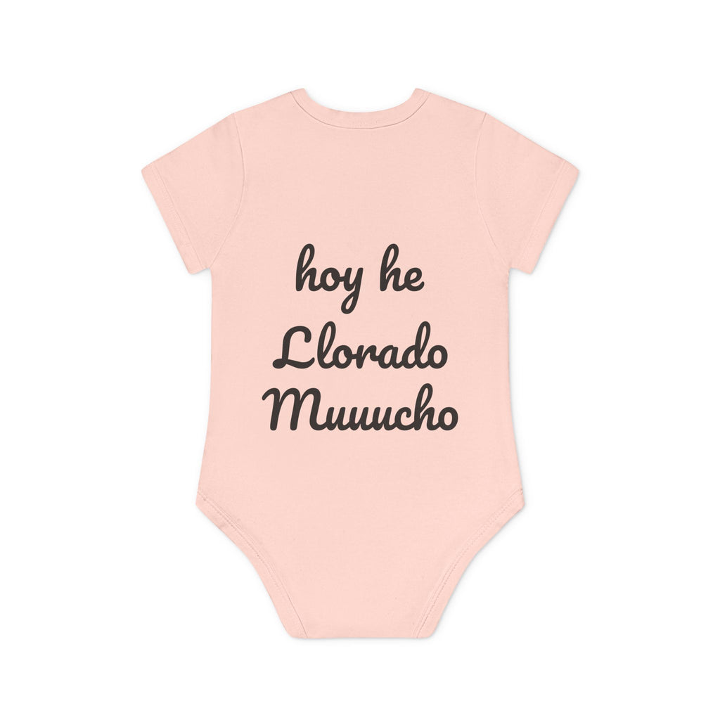 Body Bebé "El que no Llora no Mama" - puesto por un bebé