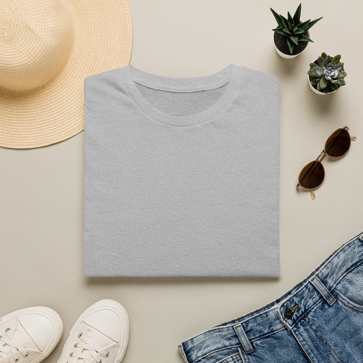 Camiseta "You, Me, Them, Everybody" - puesta por un modelo
