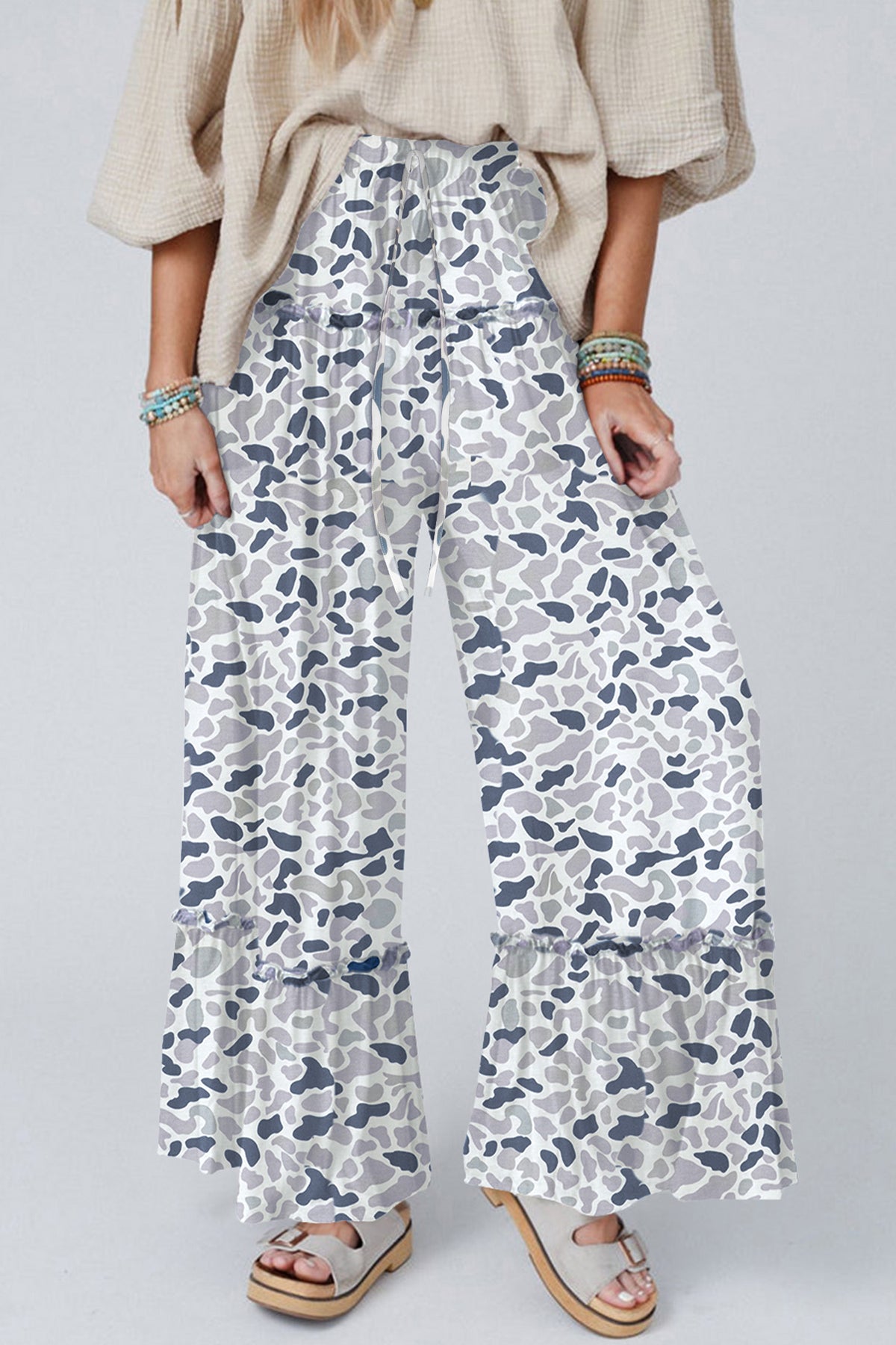 Pantalón Camuflaje Multicolor de Pernera Ancha | Detallia