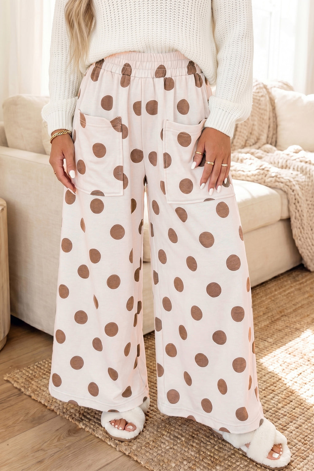Pantalón Marrón de Lunares con Pernera Ancha | Detallia