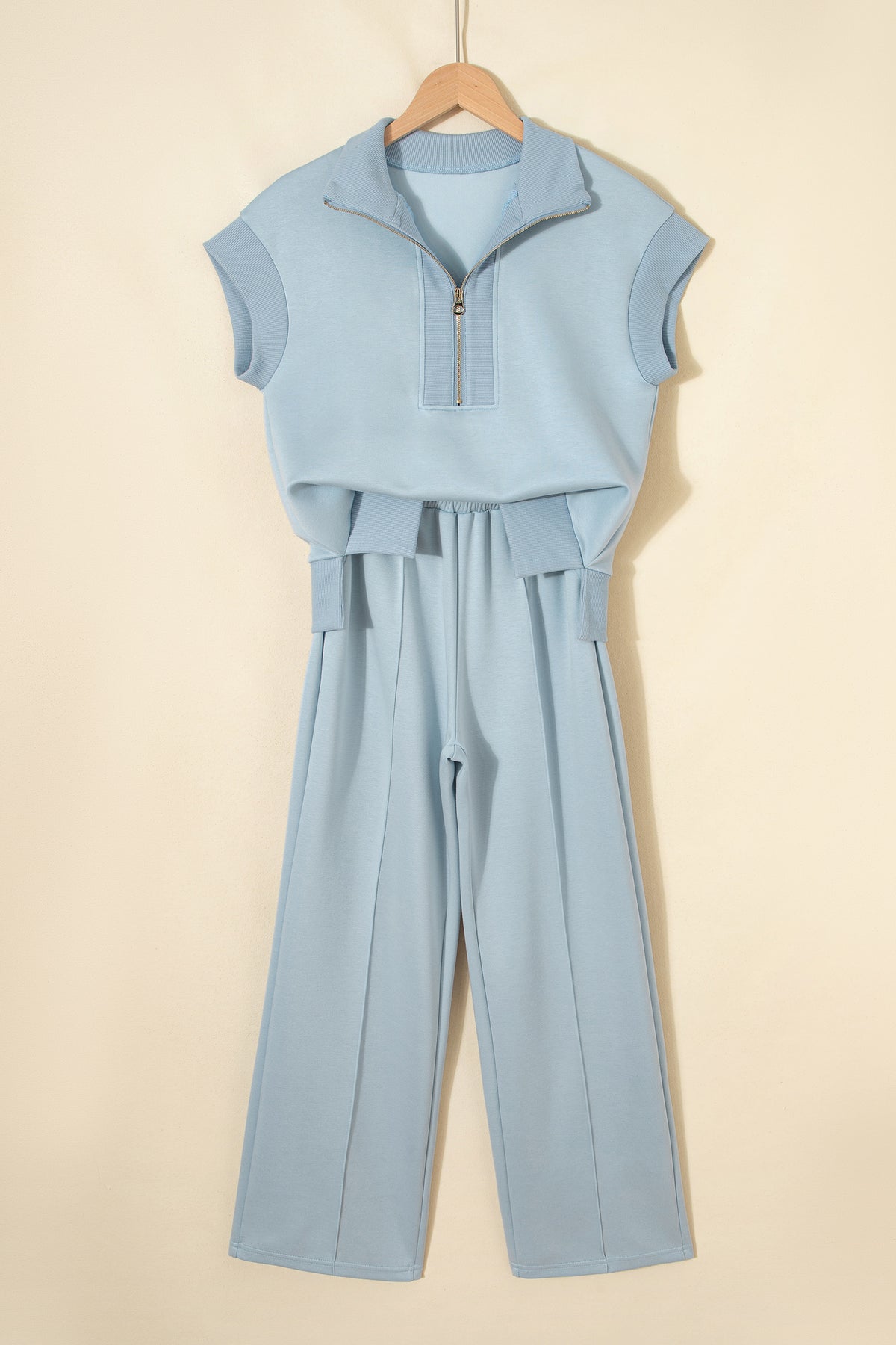 Conjunto Azul Celeste de Polo con Cremallera y Pantalón | Detallia