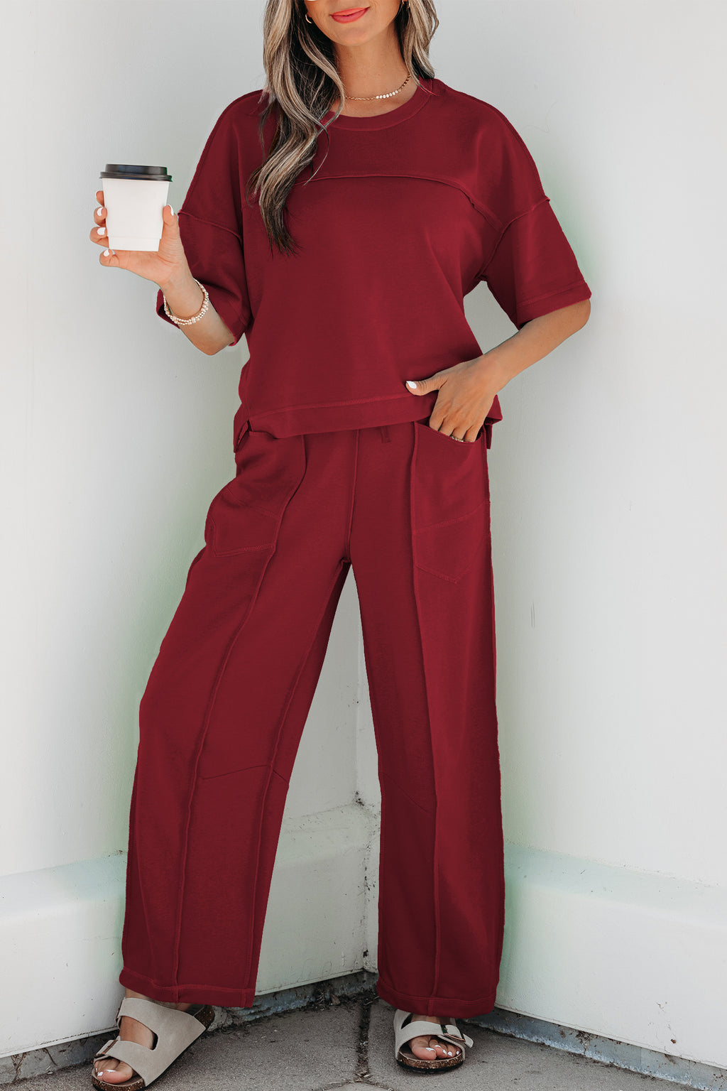 Conjunto Rojo Rosado de Camiseta Boxy y Pantalón Barrel | Detallia