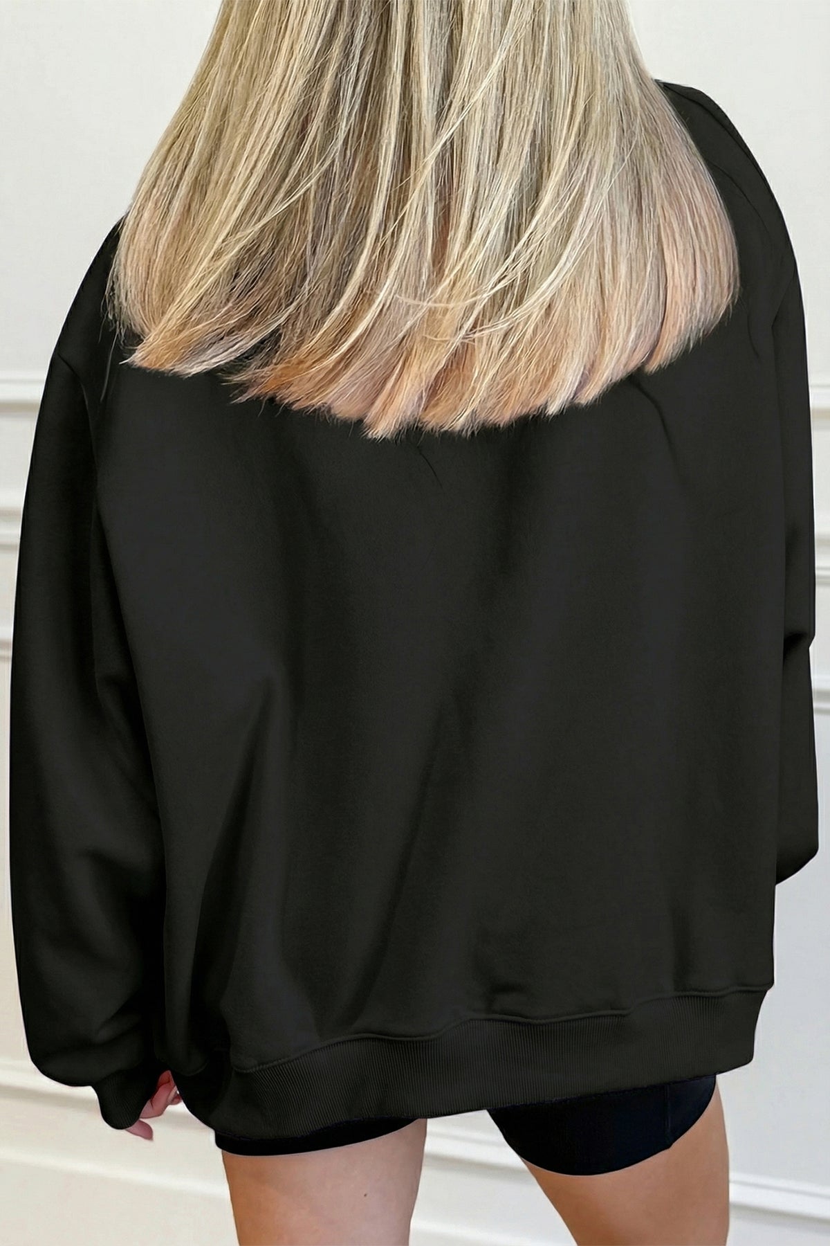 Sudadera Negra Oversize de Cuello Alto | Detallia