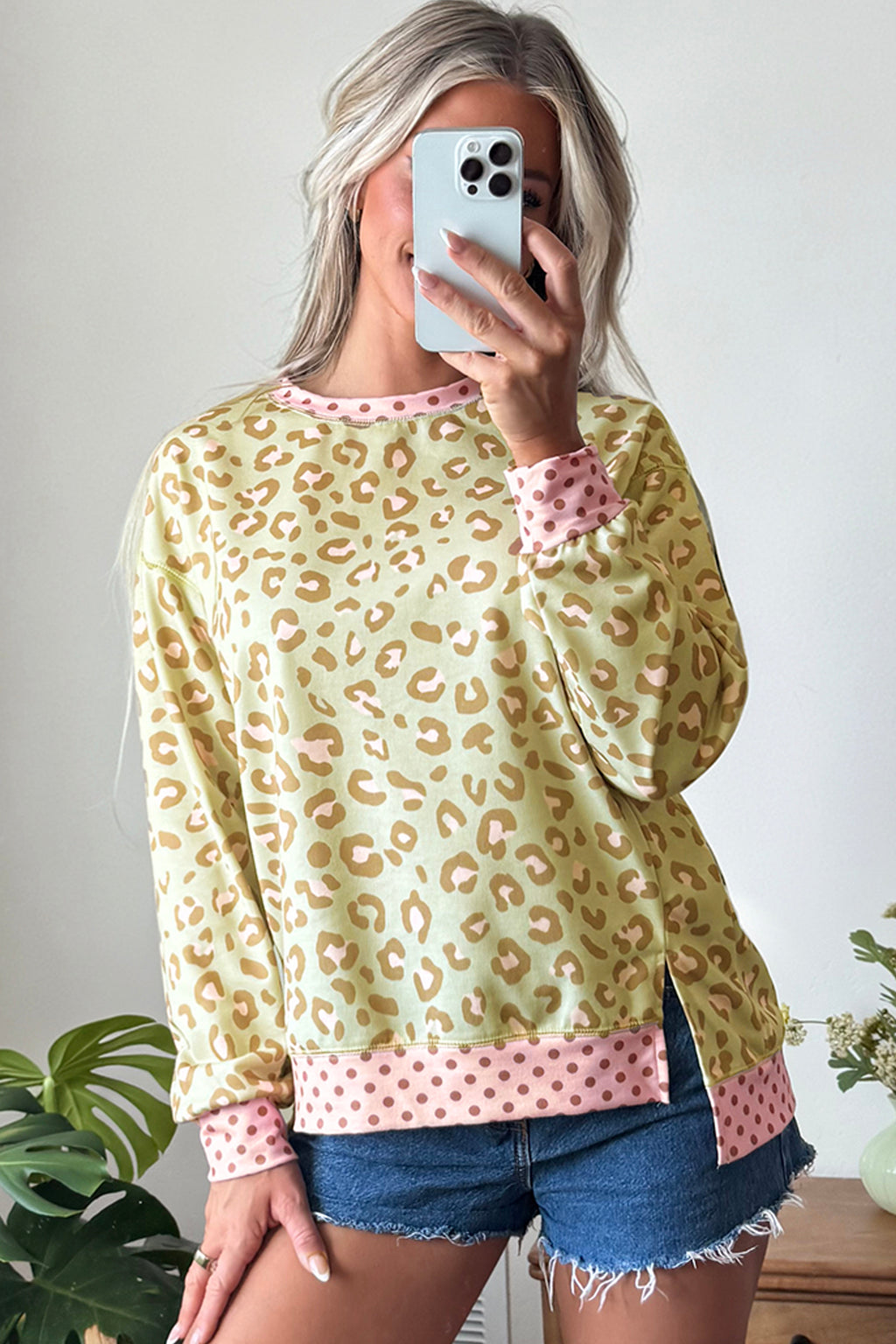 Top Caqui de Manga Larga con Estampado Leopardo y Lunares | Detallia