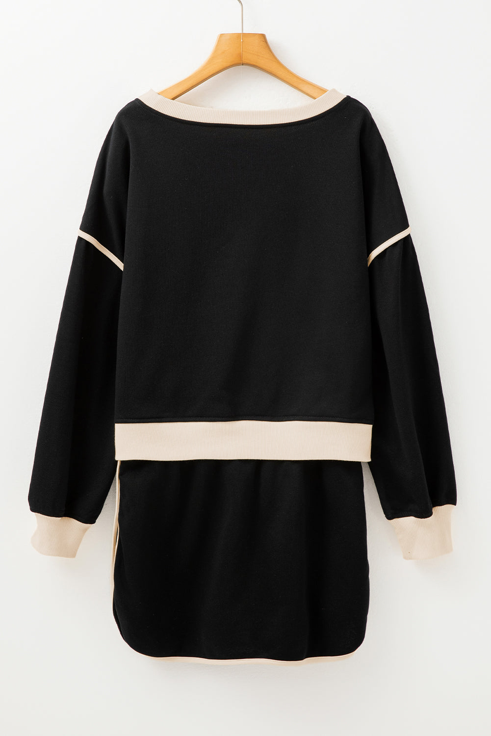Conjunto Negro de Jersey Holgado con Ribete y Falda-Short Cruzada | Detallia