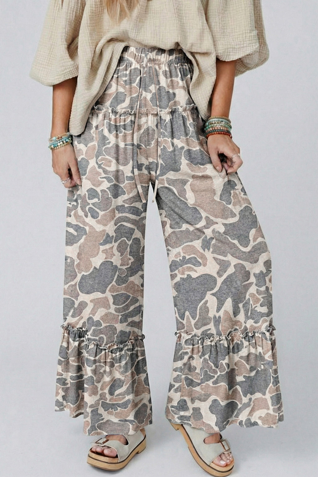 Pantalón Camuflaje Multicolor de Pernera Ancha | Detallia