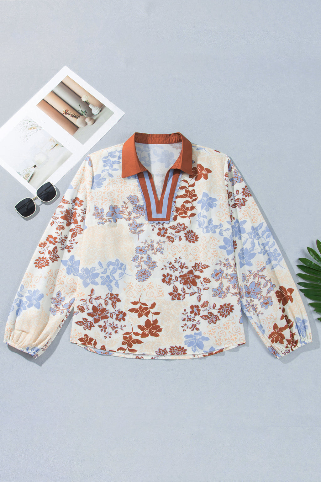 Blusa Curvy Blanca Floral con Cuello en Contraste | Detallia