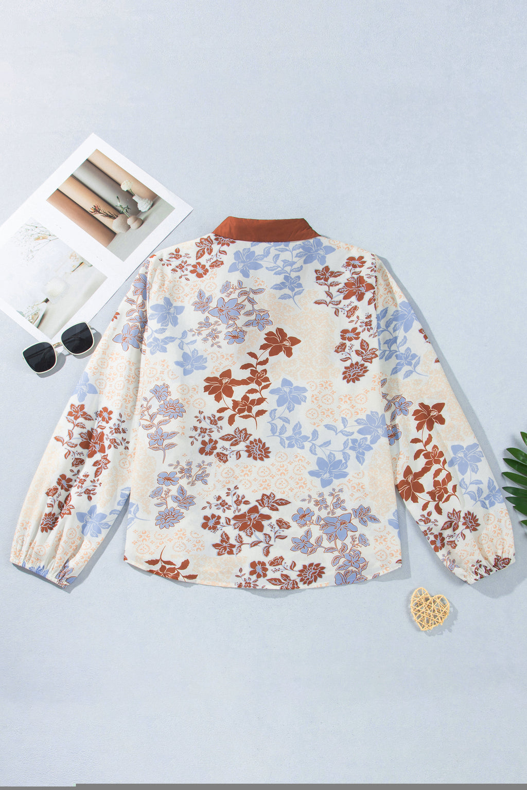 Blusa Curvy Blanca Floral con Cuello en Contraste | Detallia