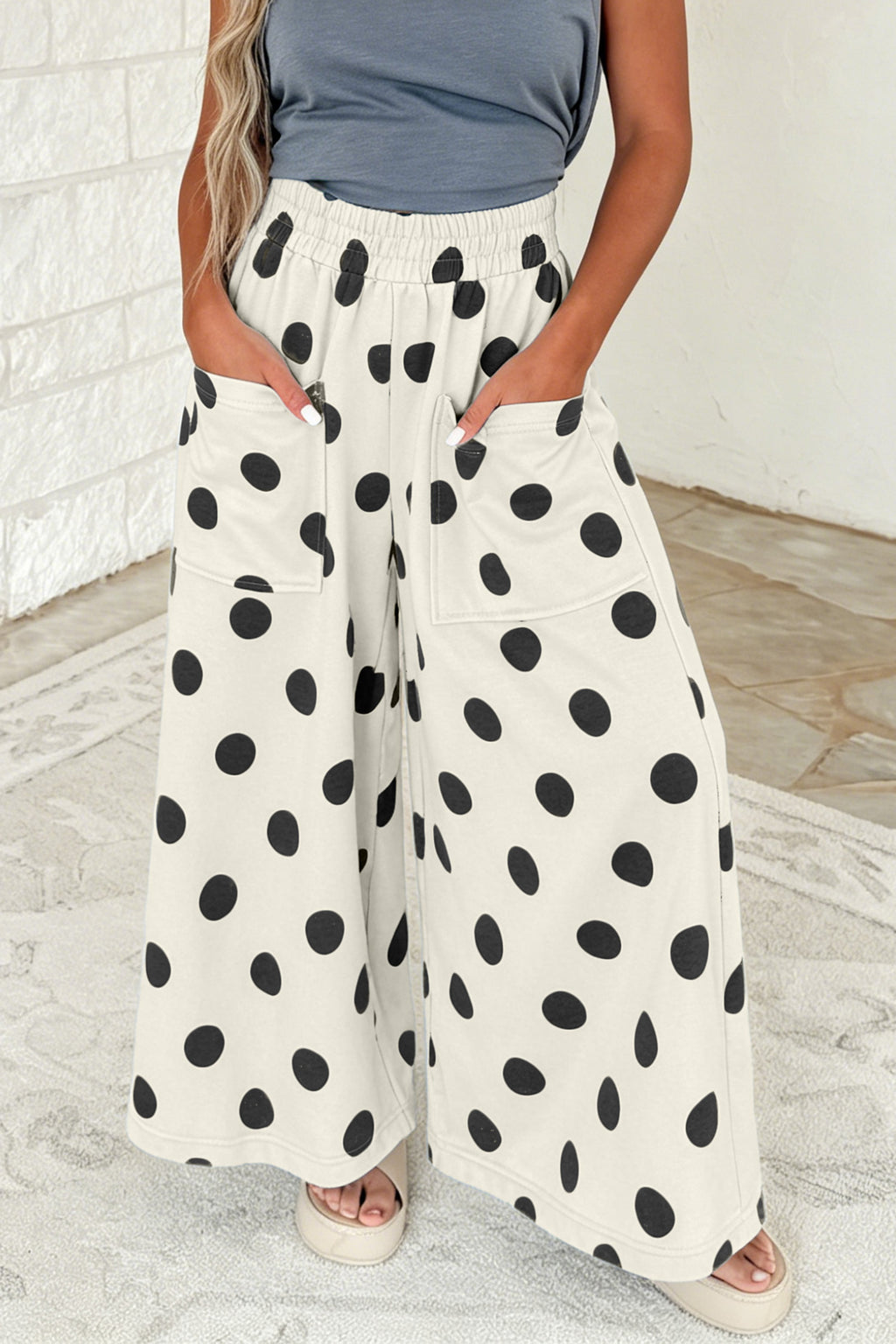 Pantalón Marrón de Lunares con Pernera Ancha | Detallia