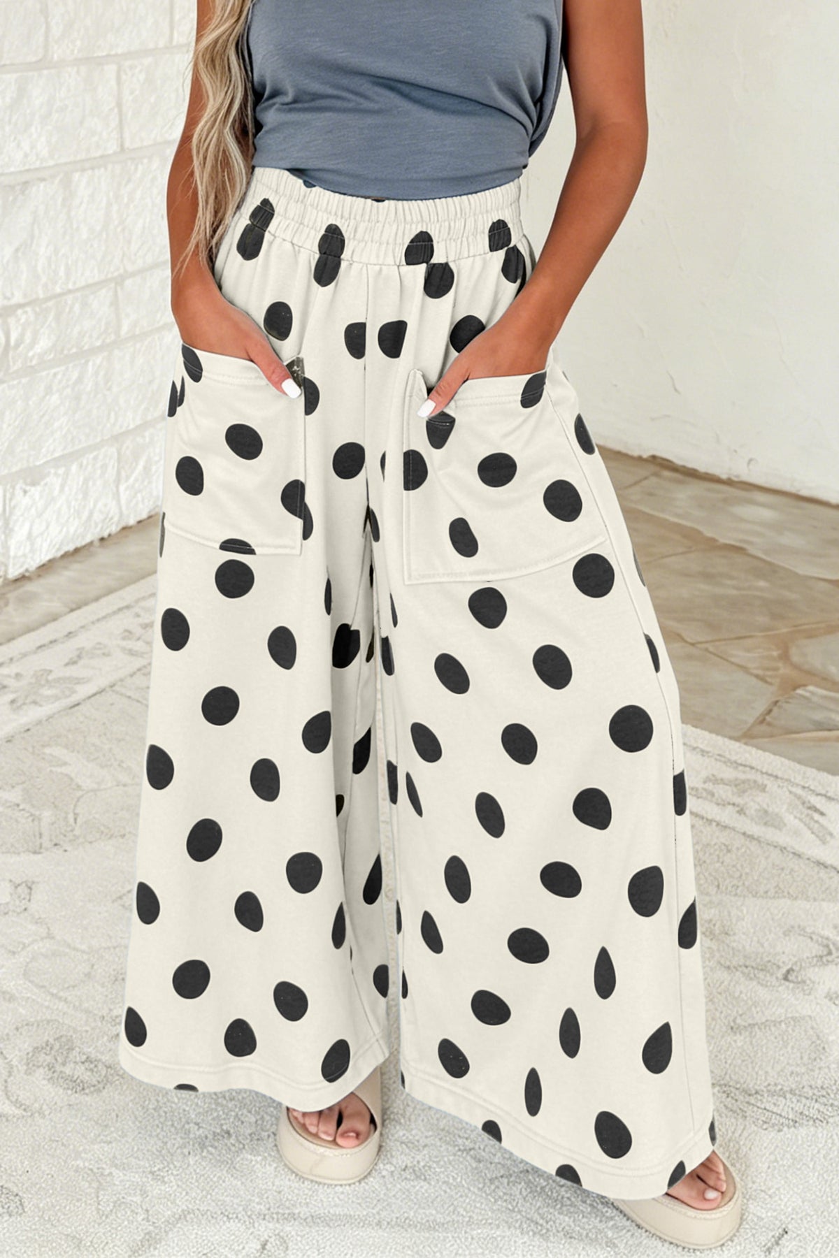Pantalón Marrón de Lunares con Pernera Ancha | Detallia