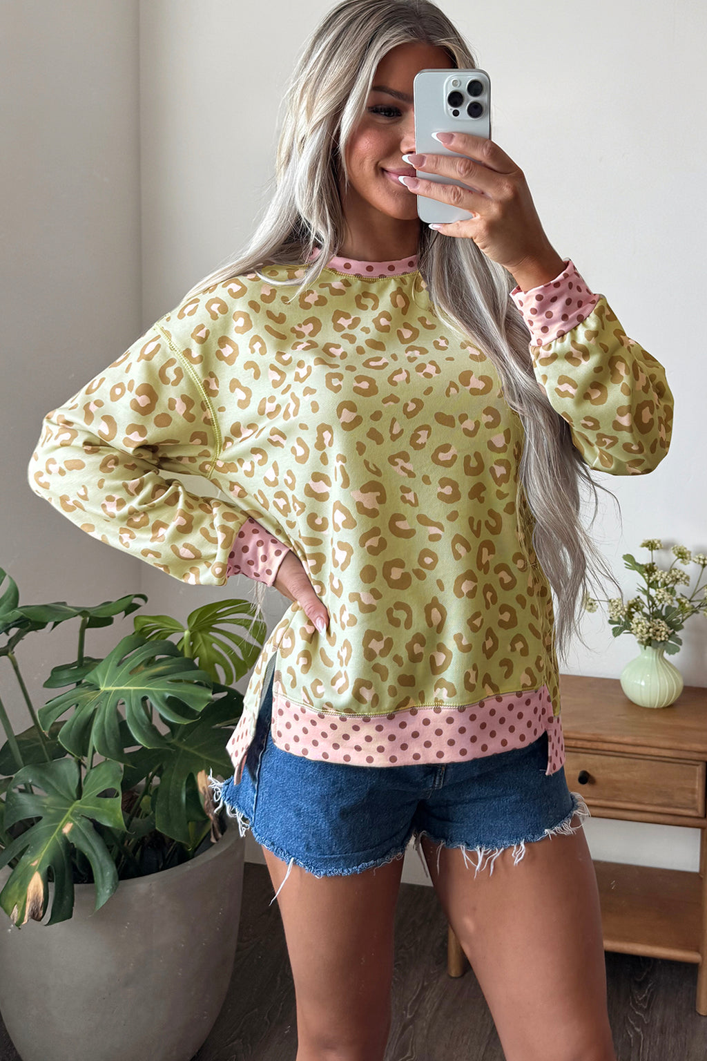 Top Caqui de Manga Larga con Estampado Leopardo y Lunares | Detallia