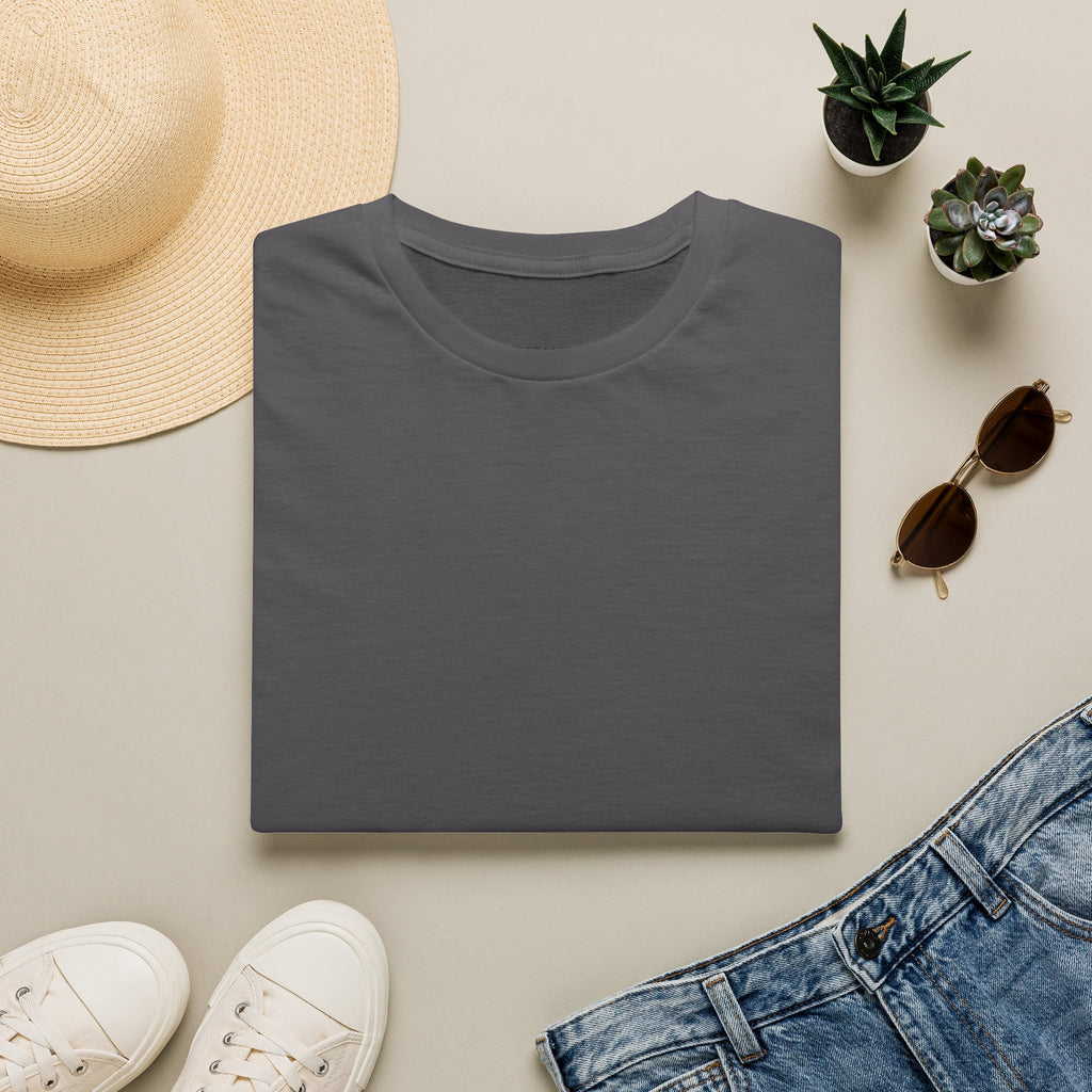 Camiseta "You, Me, Them, Everybody" - puesta por un modelo