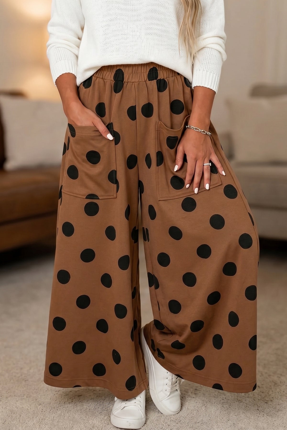 Pantalón Marrón de Lunares con Pernera Ancha | Detallia