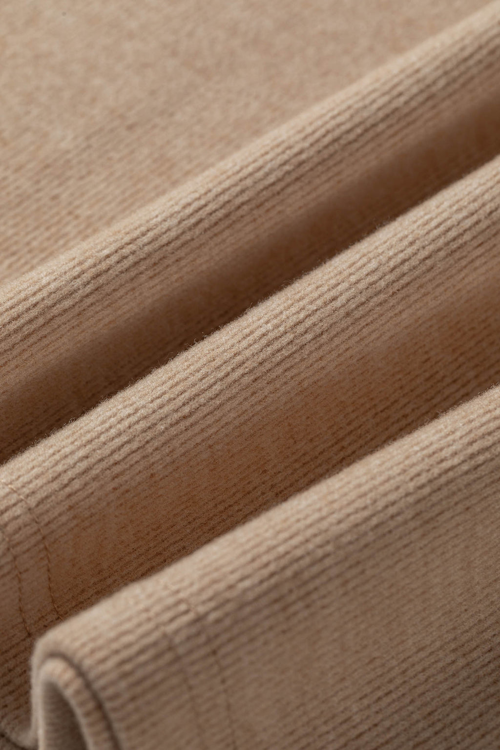 Conjunto Beige Francés de Top Canalé Manga Corta y Pantalón | Detallia