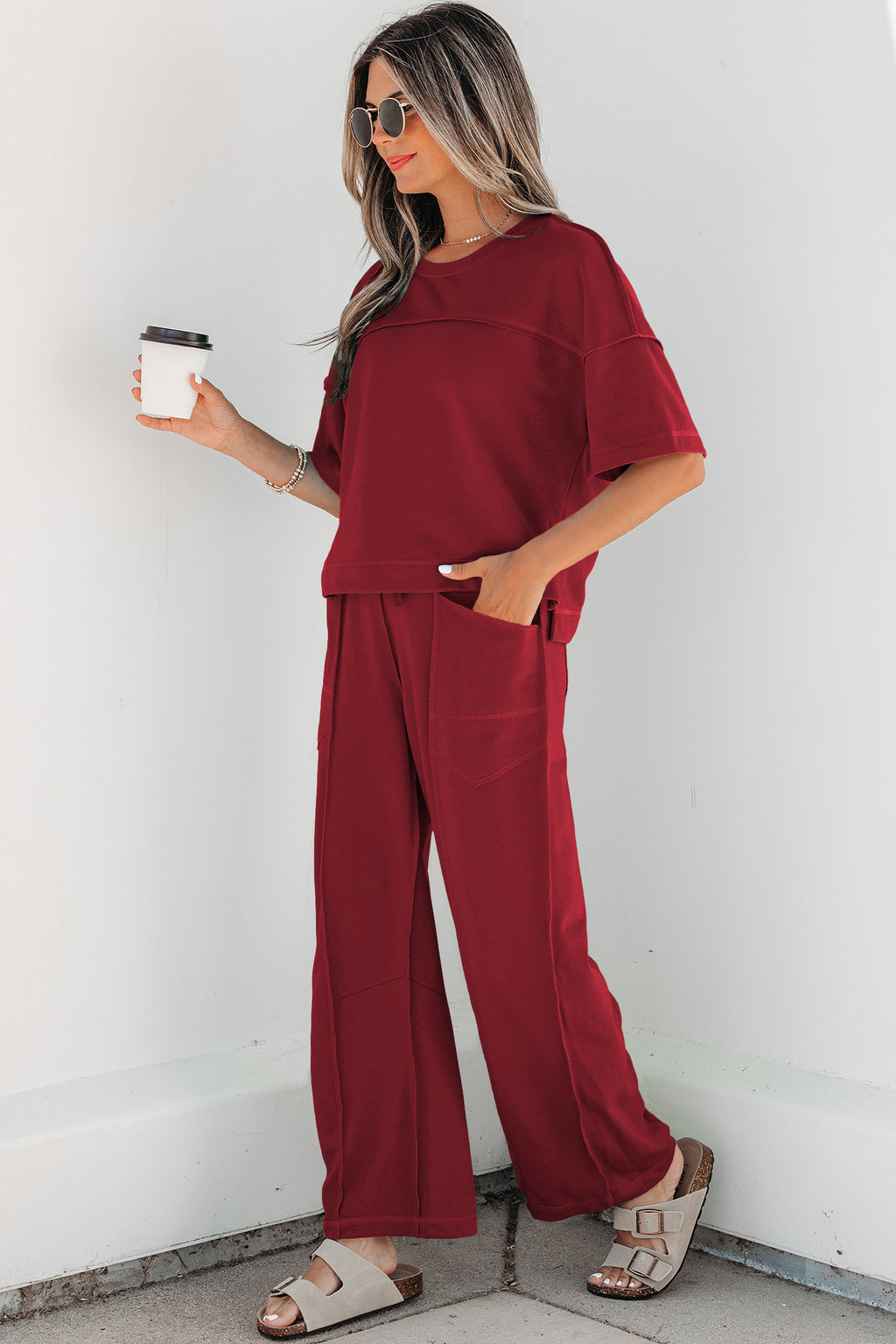 Conjunto Rojo Rosado de Camiseta Boxy y Pantalón Barrel | Detallia