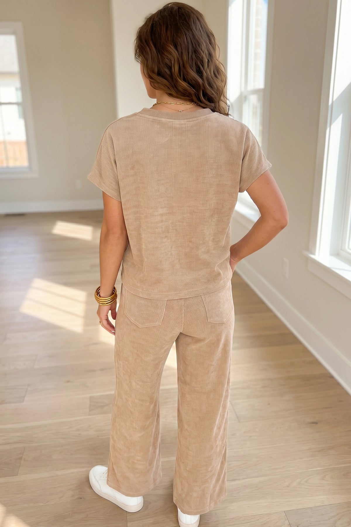 Conjunto Beige Francés de Top Canalé Manga Corta y Pantalón | Detallia