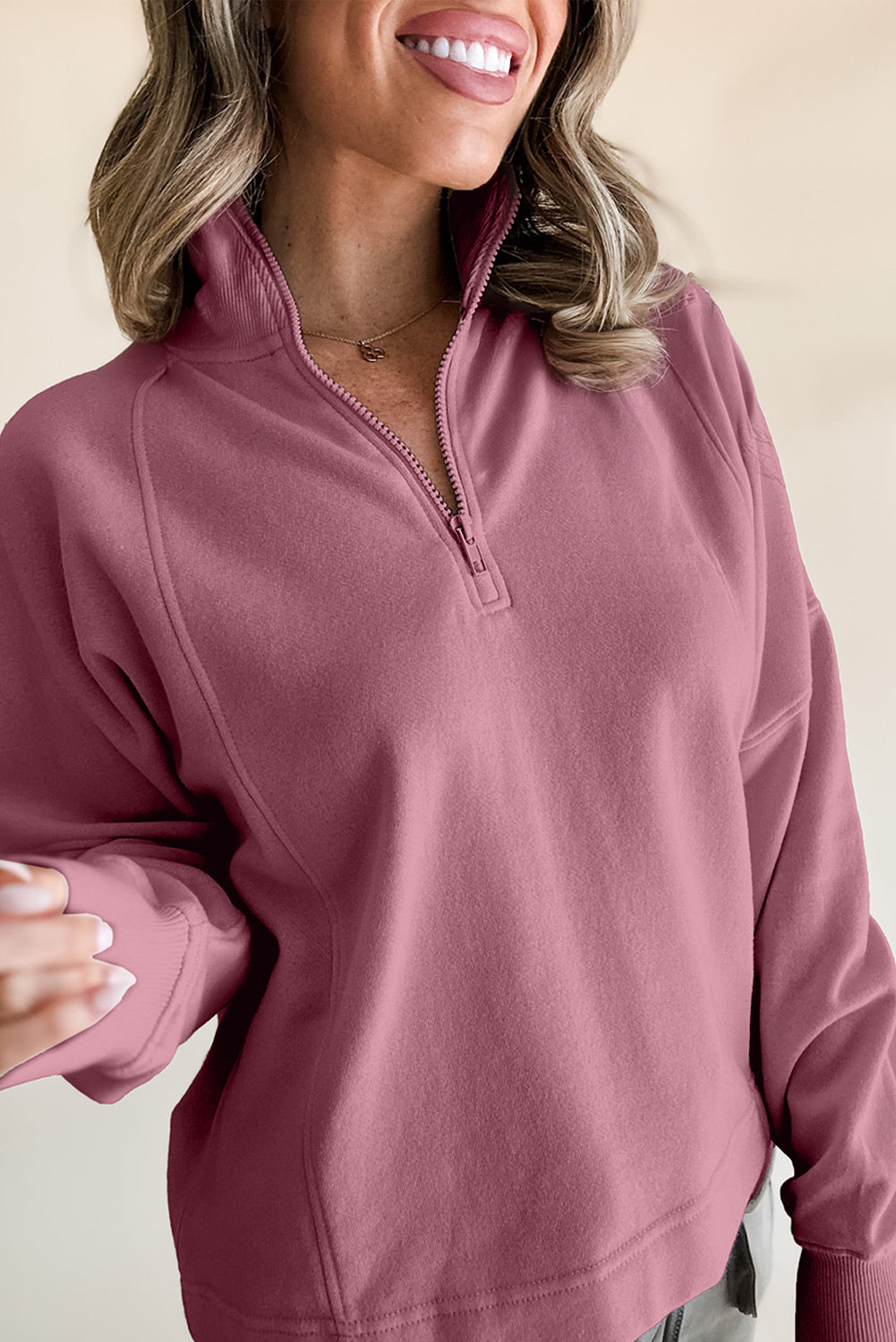 Sudadera Fucsia de Cuello Cremallera y Hombro Caído | Detallia