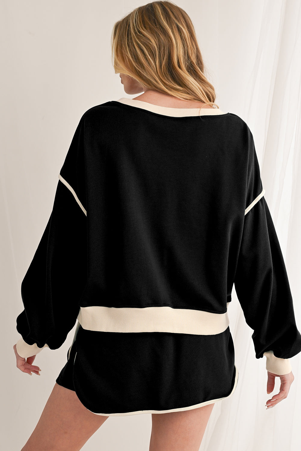 Conjunto Negro de Jersey Holgado con Ribete y Falda-Short Cruzada | Detallia