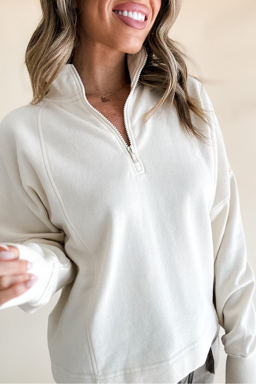 Sudadera Fucsia de Cuello Cremallera y Hombro Caído | Detallia