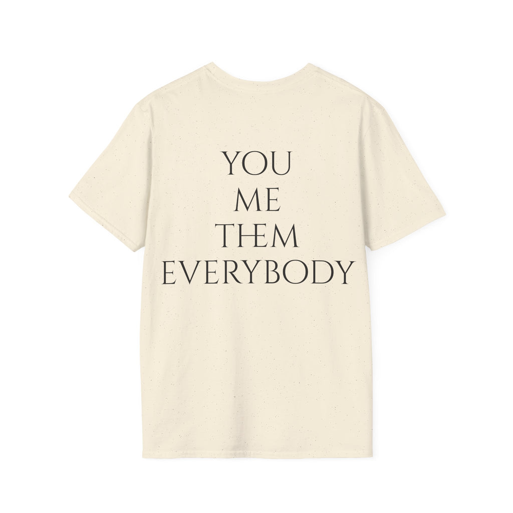 Camiseta "You, Me, Them, Everybody" - puesta por un modelo