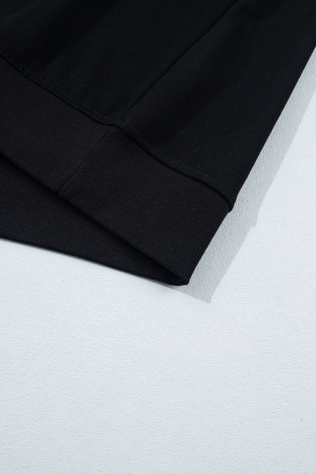 Sudadera Negra Oversize de Cuello Alto | Detallia