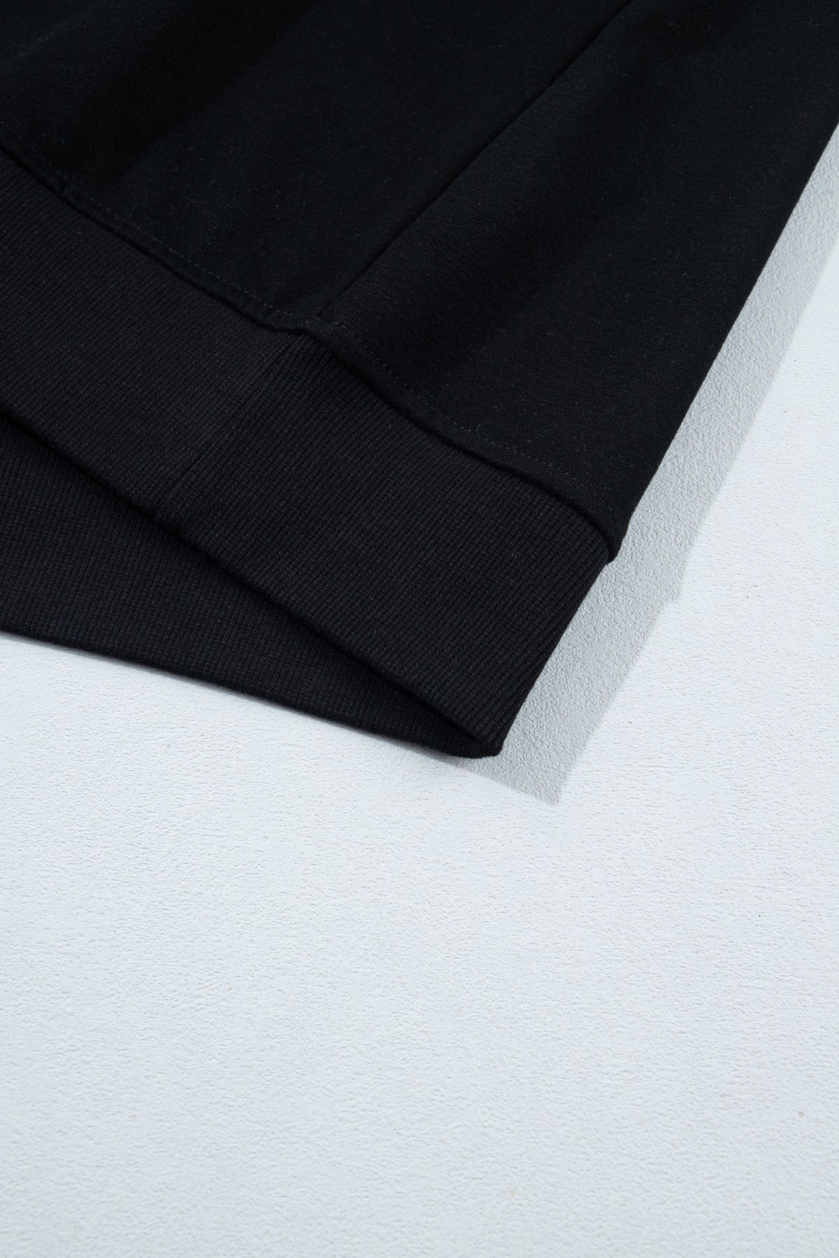Sudadera Negra Oversize de Cuello Alto | Detallia
