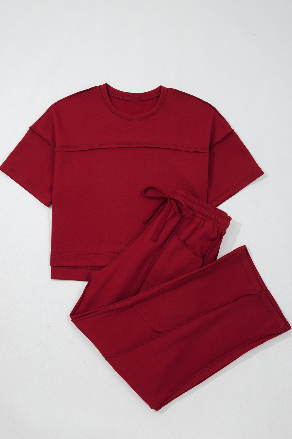 Conjunto Rojo Rosado de Camiseta Boxy y Pantalón Barrel | Detallia