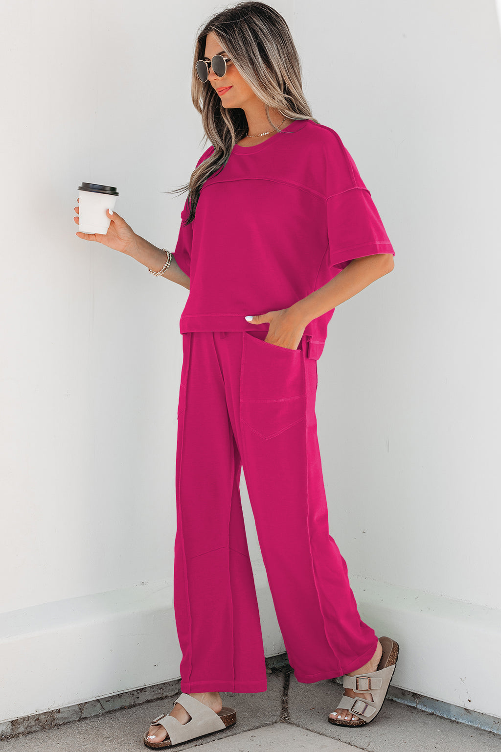 Conjunto Rojo Rosado de Camiseta Boxy y Pantalón Barrel | Detallia