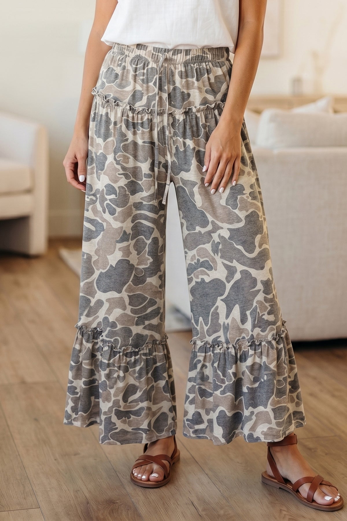 Pantalón Camuflaje Multicolor de Pernera Ancha | Detallia