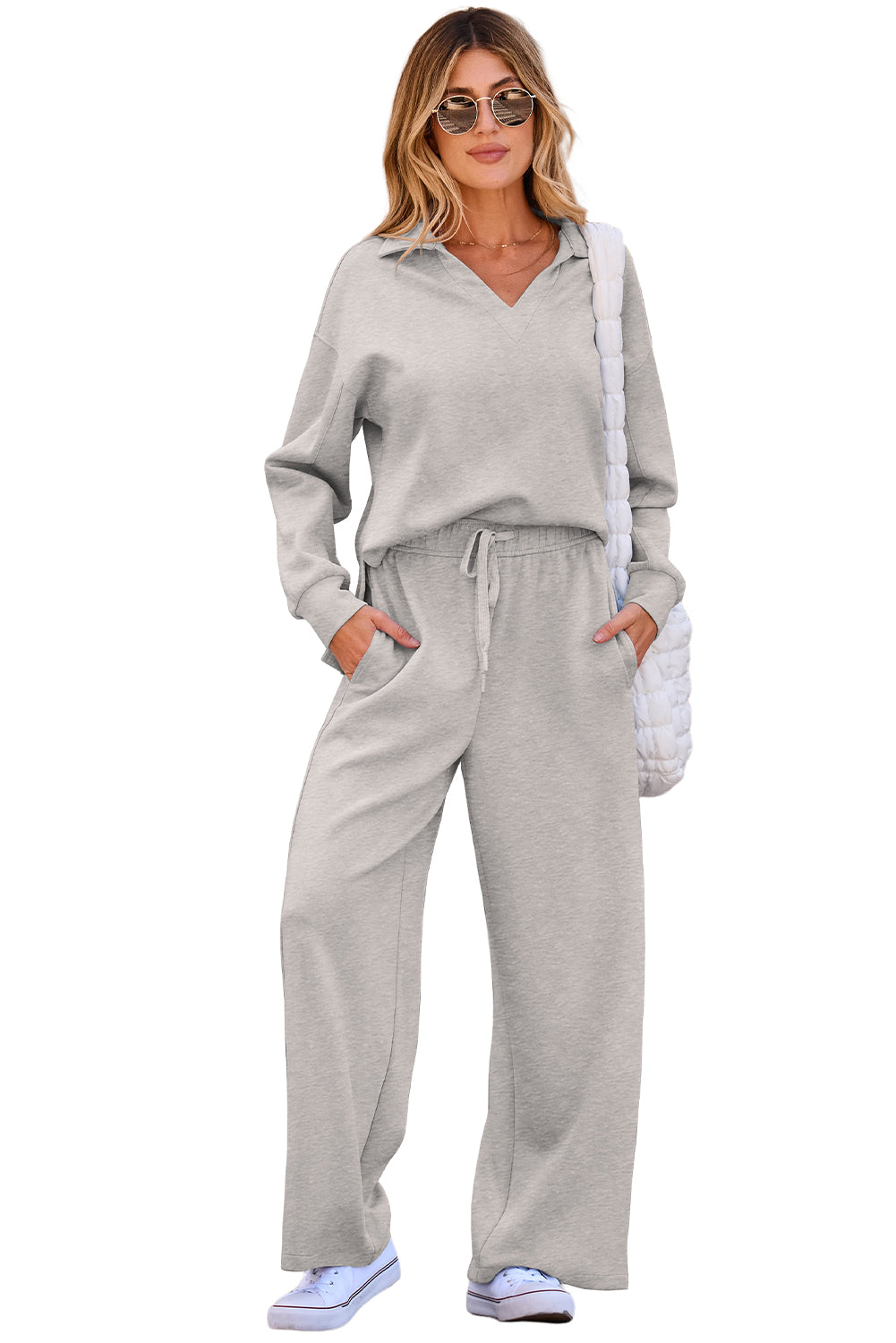 Conjunto Gris de Top Cuello Pico y Pantalón de Talle Alto | Detallia