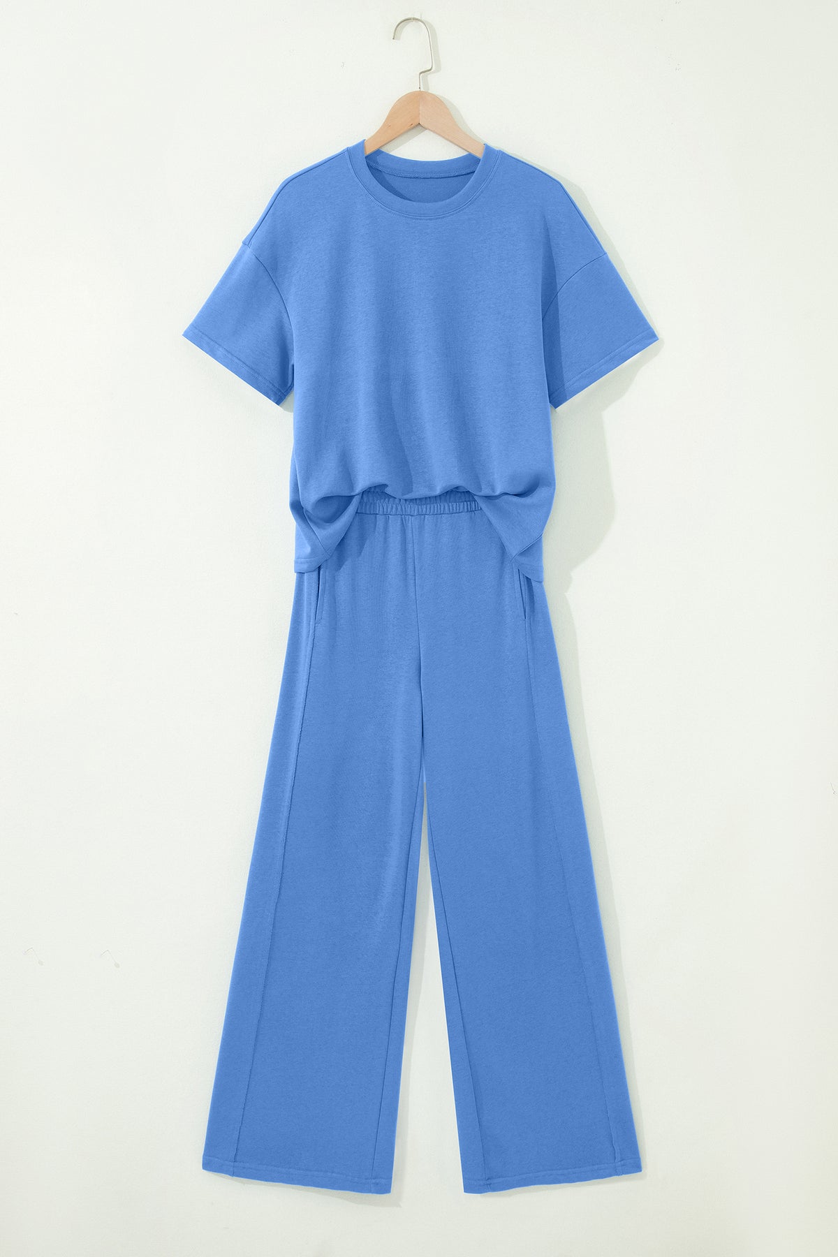 Conjunto Azul Cielo de Camiseta Oversize y Pantalón con Bolsillos | Detallia